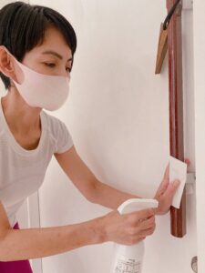 姿勢の教室　玄関ドア消毒